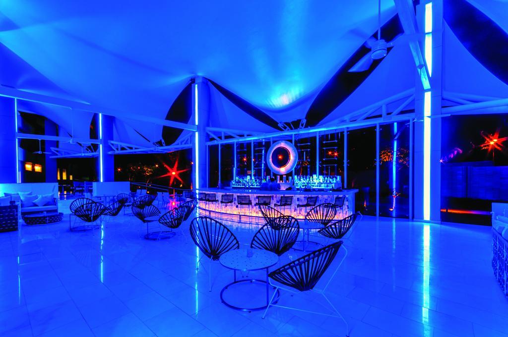 Palacio Mundo Imperial Riviera Diamante Акапулко Екстериор снимка The bar at the Sky Bar