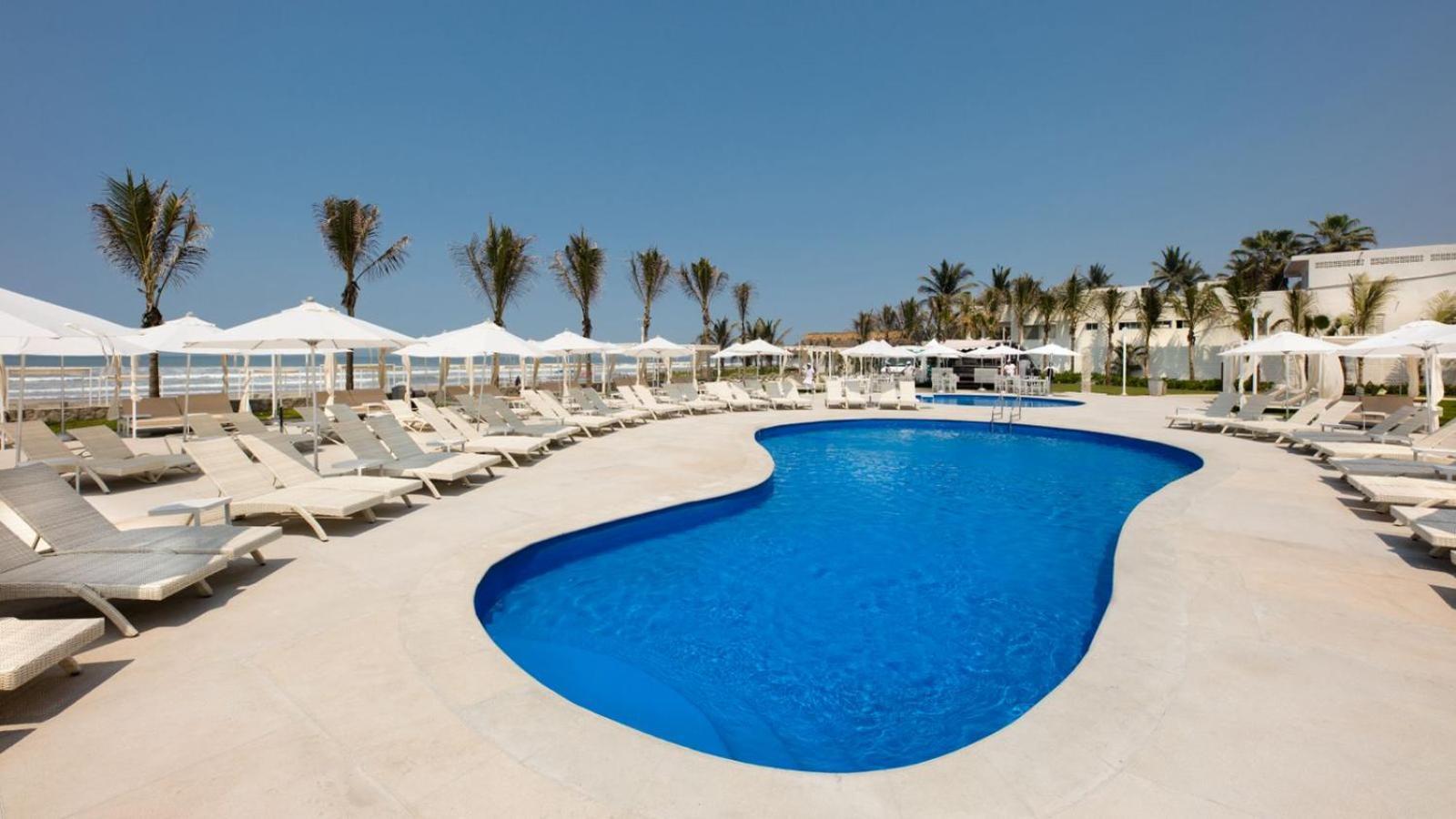 Palacio Mundo Imperial Riviera Diamante Акапулко Екстериор снимка The swimming pool at the Iberostar Grand Hotel