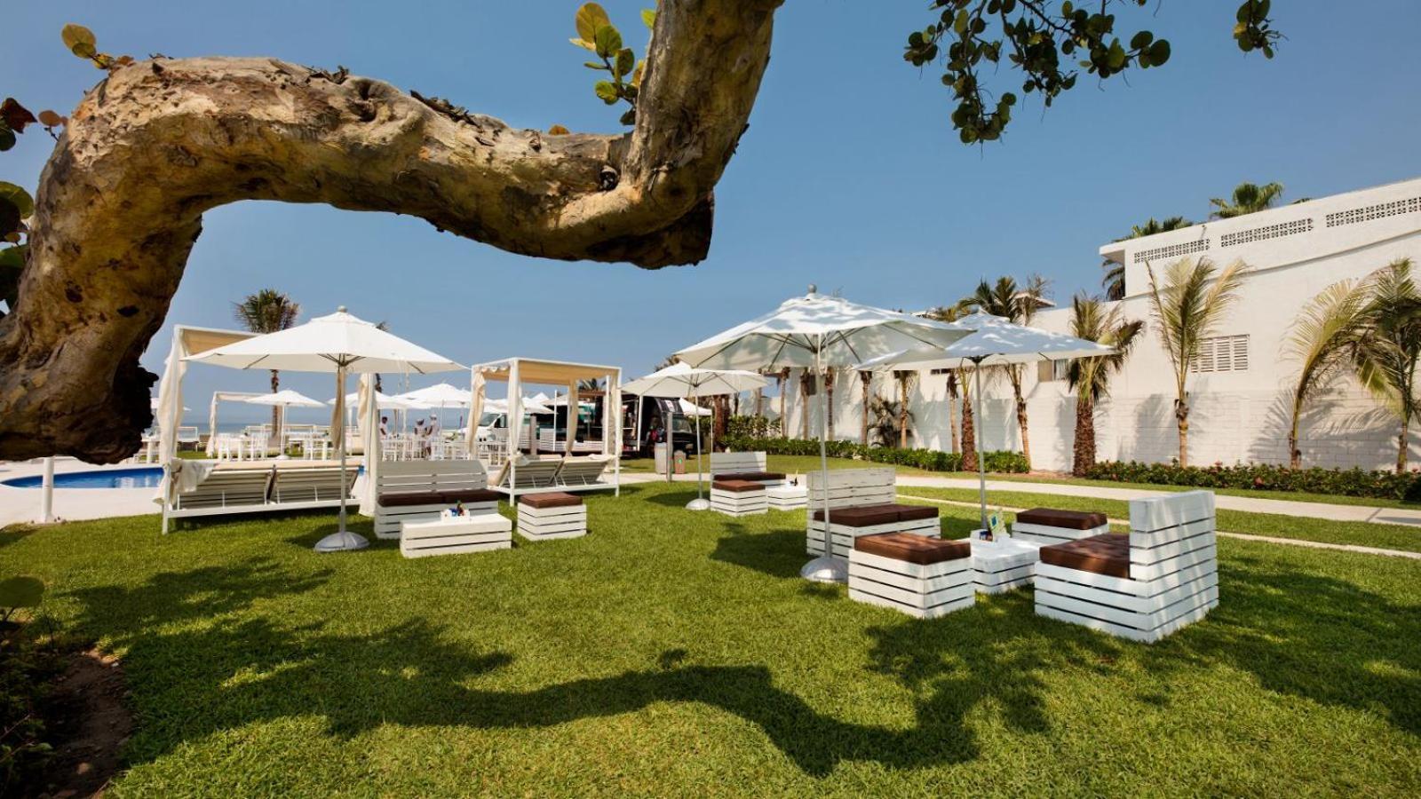 Palacio Mundo Imperial Riviera Diamante Акапулко Екстериор снимка The beach club at the resort